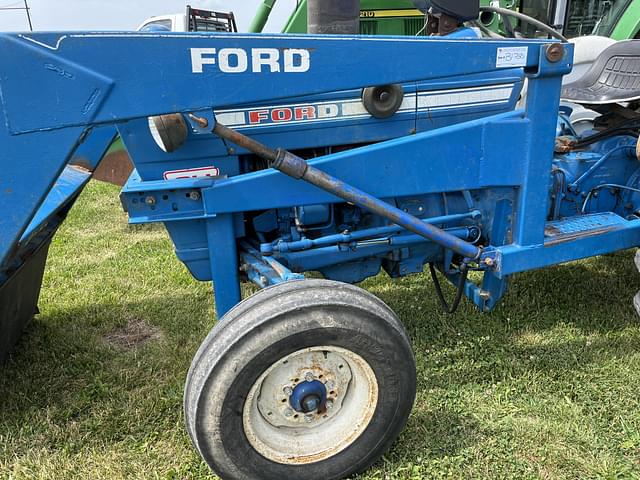 Image of Ford 4000 equipment image 2