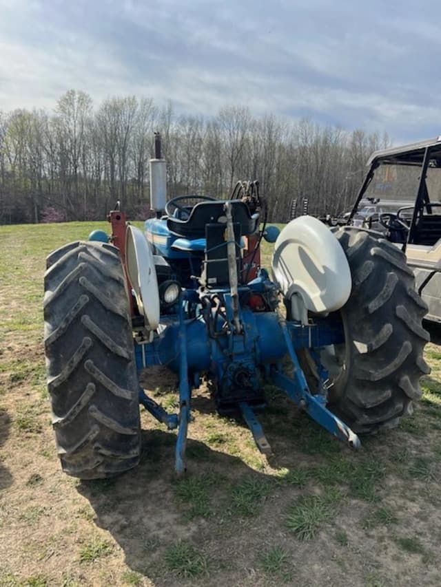 Image of Ford 4000 equipment image 3