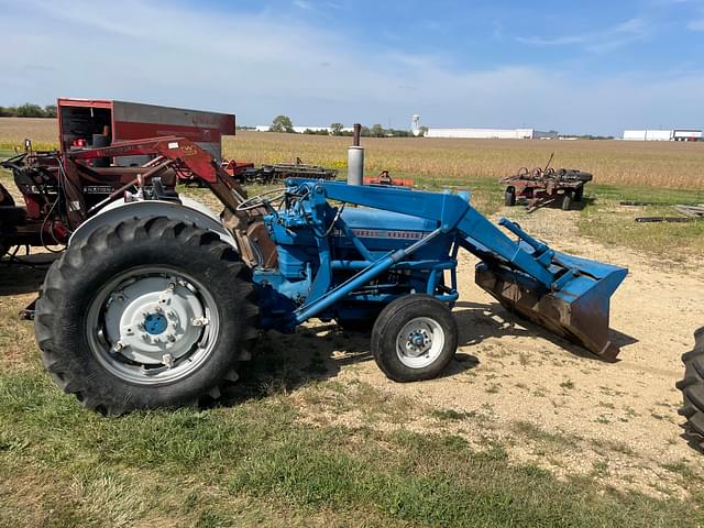 Image of Ford 4000 equipment image 3