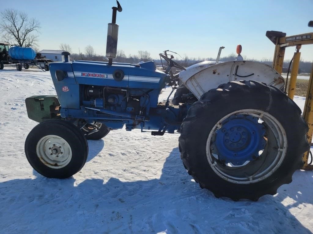 Ford 4000 Equipment Image0