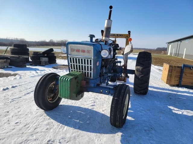 Image of Ford 4000 equipment image 3