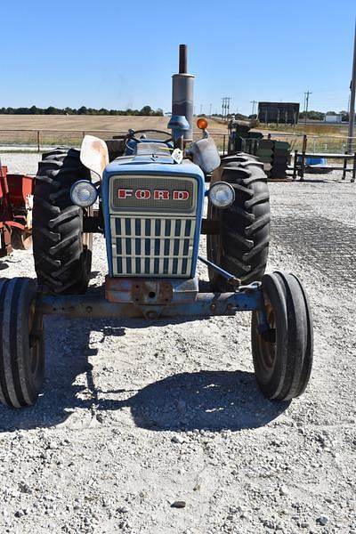 Image of Ford 4000 equipment image 3