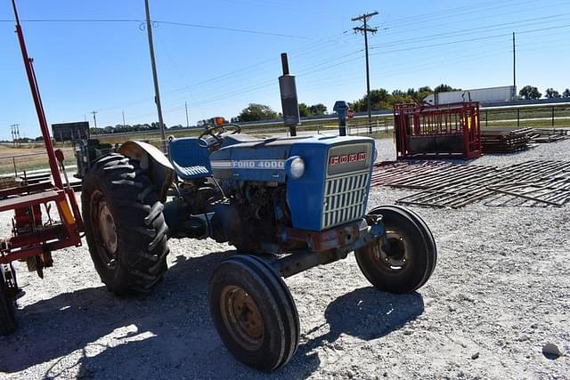 Image of Ford 4000 equipment image 4