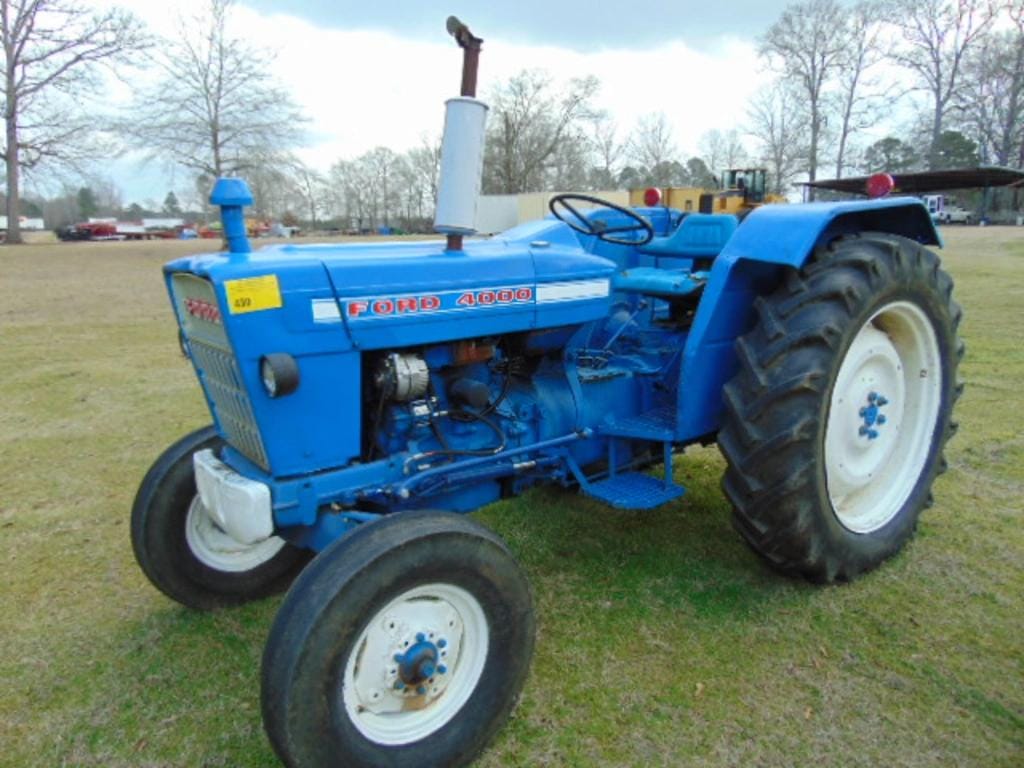 Ford 4000 Equipment Image0
