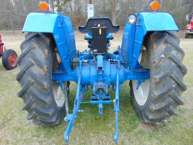 Image of Ford 4000 equipment image 3