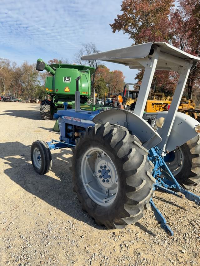 Image of Ford 4000 equipment image 4