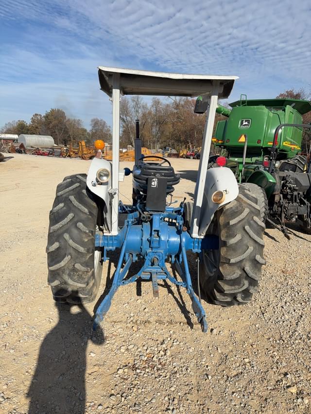 Image of Ford 4000 equipment image 3