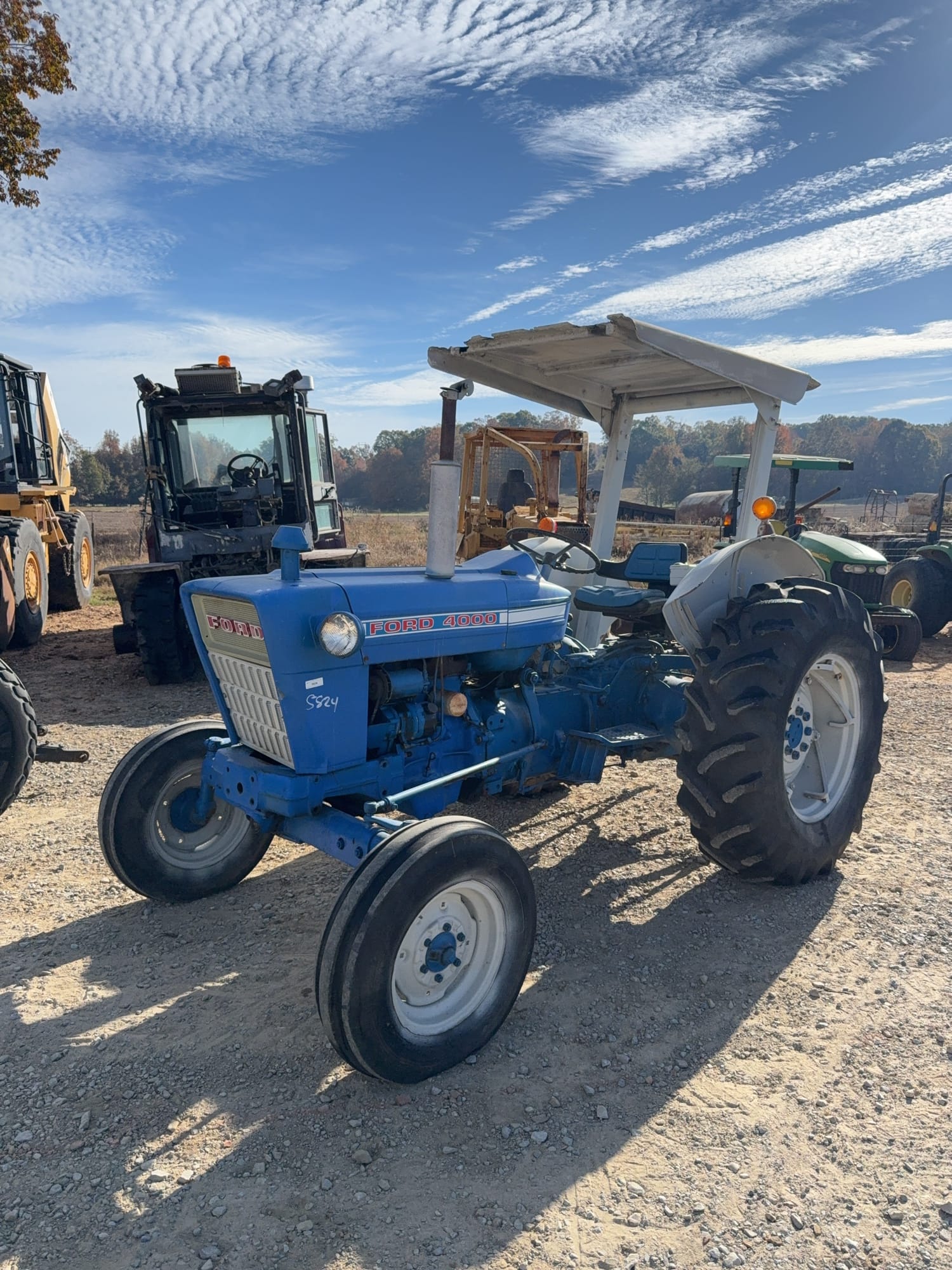 Ford 4000 Equipment Image0