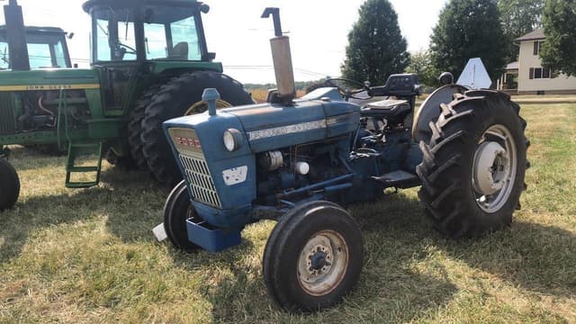 Image of Ford 4000 equipment image 2