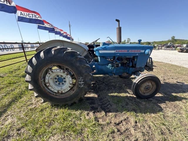 Image of Ford 4000 equipment image 4