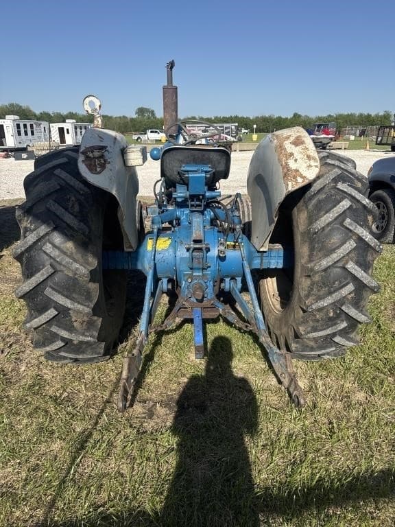 Image of Ford 4000 equipment image 2