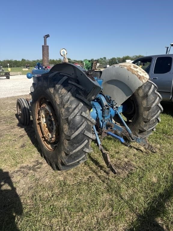 Image of Ford 4000 equipment image 1