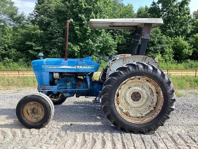 Image of Ford 4000 equipment image 2