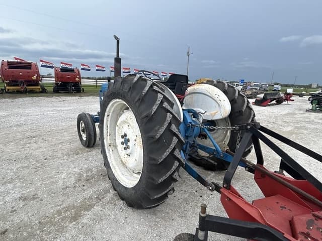 Image of Ford 4000 equipment image 2