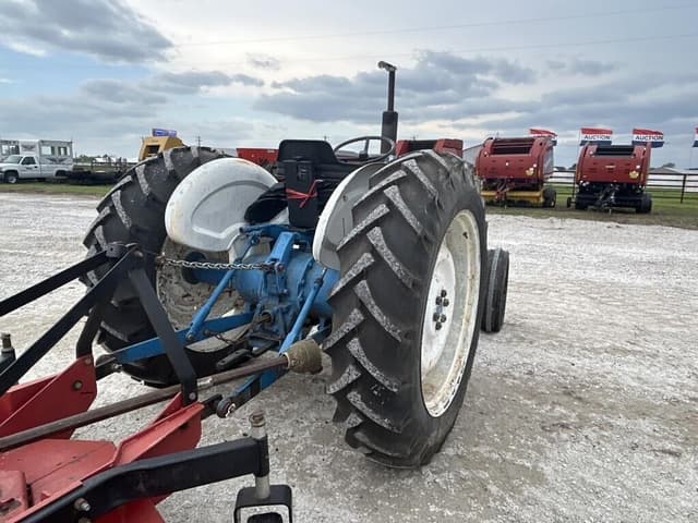 Image of Ford 4000 equipment image 3