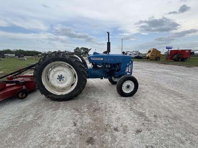 Image of Ford 4000 equipment image 4