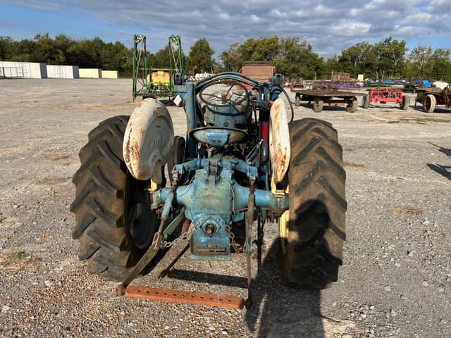 Image of Ford 4000 equipment image 3