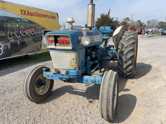 Image of Ford 4000 equipment image 3