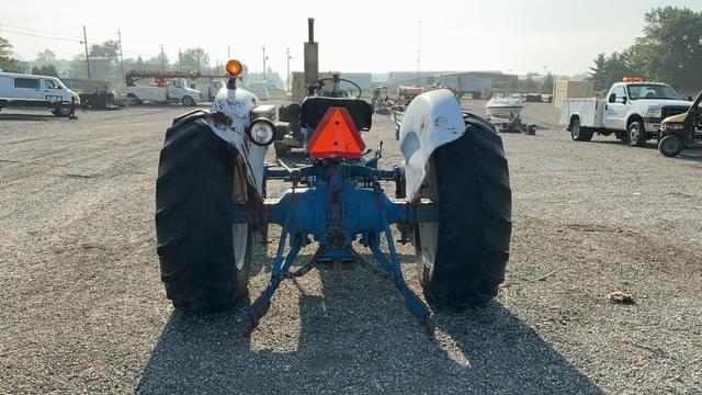 Image of Ford 4000 equipment image 3