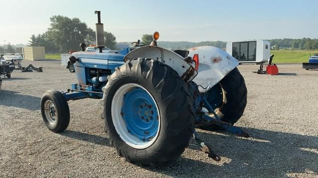 Image of Ford 4000 equipment image 2