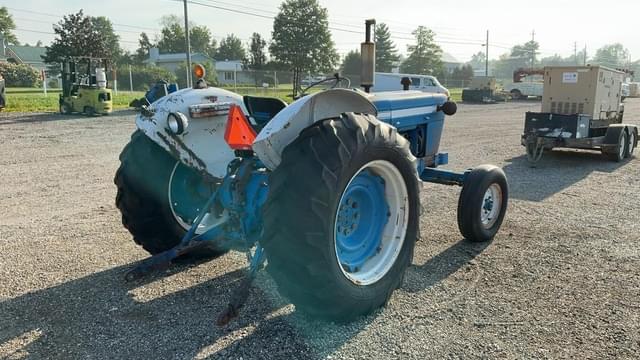 Image of Ford 4000 equipment image 4