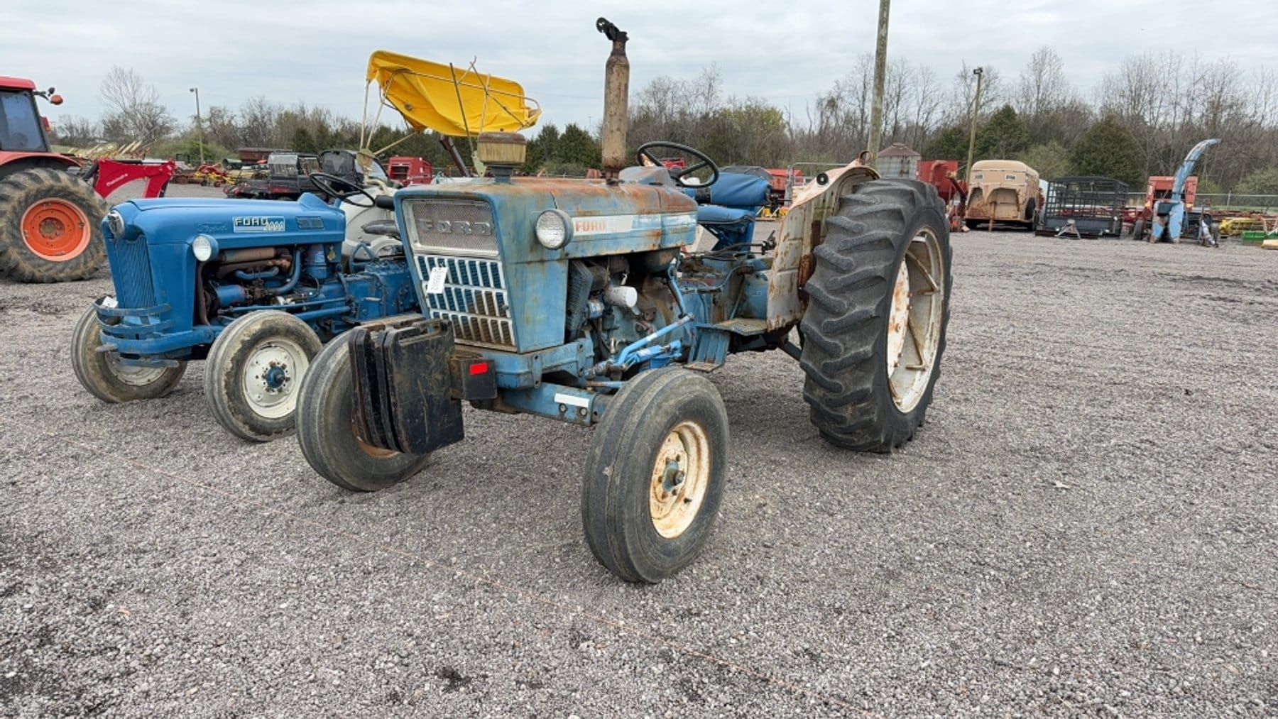 Ford 4000 Equipment Image0