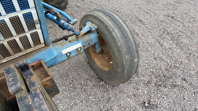 Image of Ford 4000 equipment image 4