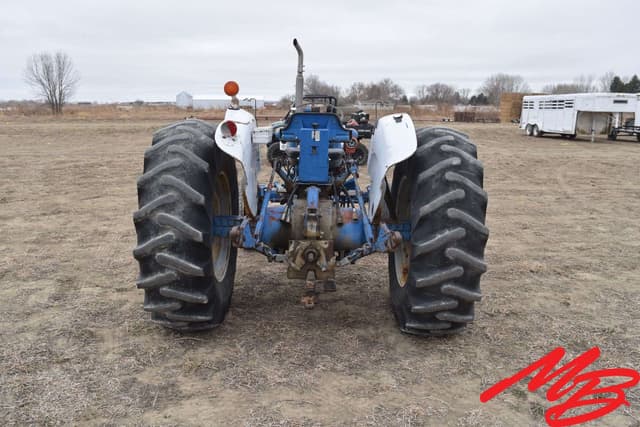 Image of Ford 4000 equipment image 3