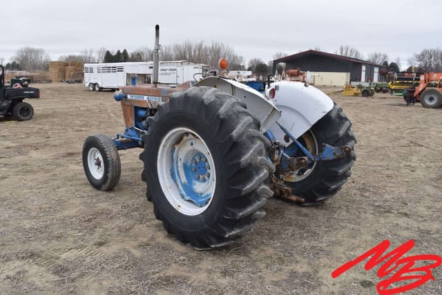Image of Ford 4000 equipment image 2