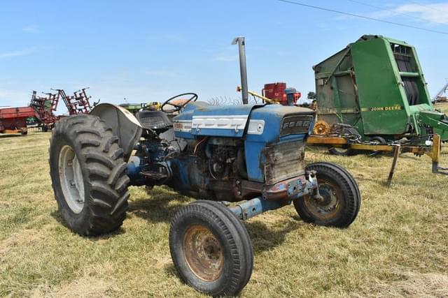 Image of Ford 4000 equipment image 2