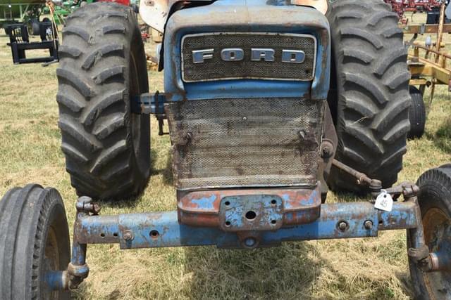 Image of Ford 4000 equipment image 4