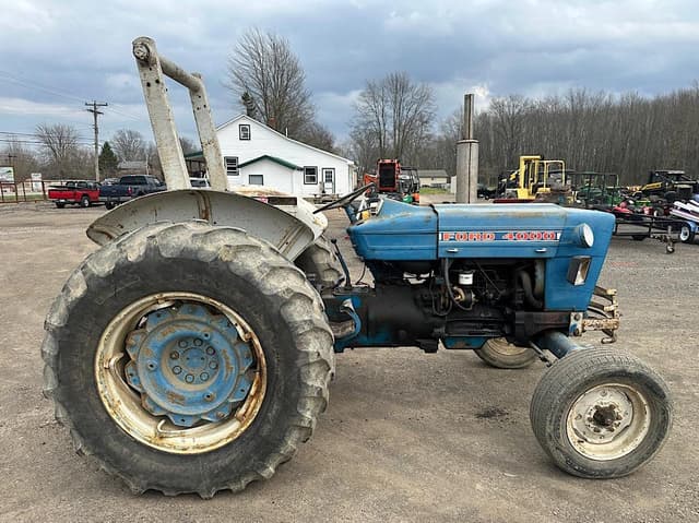 Image of Ford 4000 equipment image 3