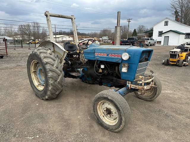 Image of Ford 4000 equipment image 2