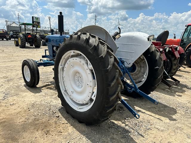 Image of Ford 4000 equipment image 3
