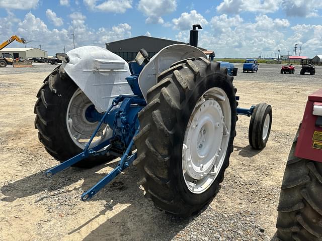 Image of Ford 4000 equipment image 2
