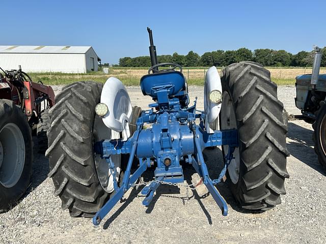 Image of Ford 4000 equipment image 4
