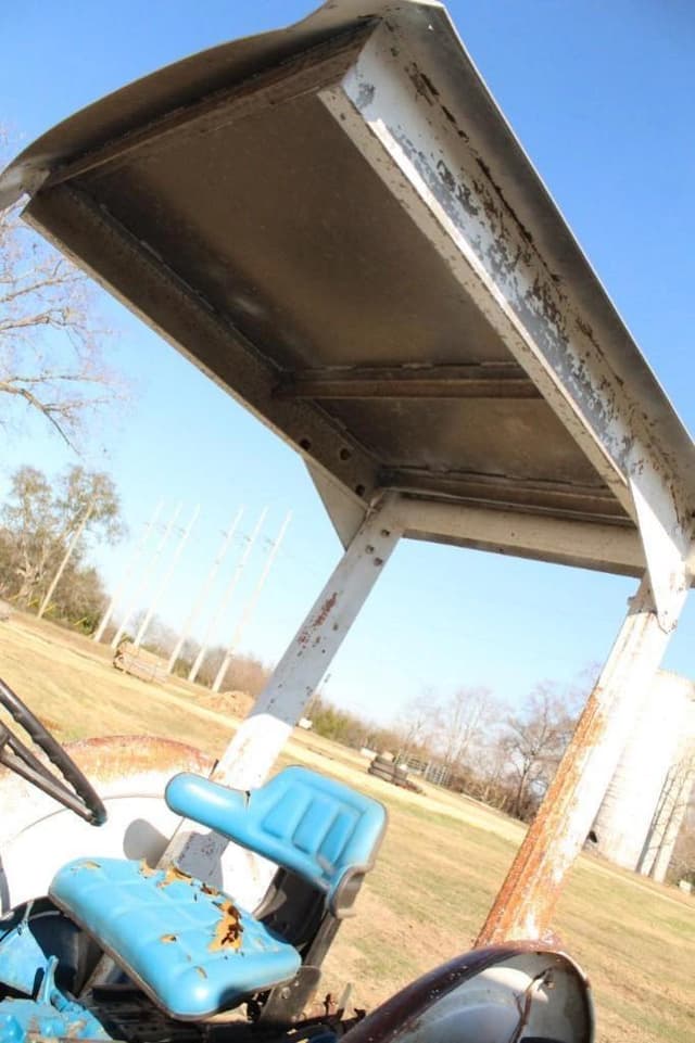 Image of Ford 4000 equipment image 3