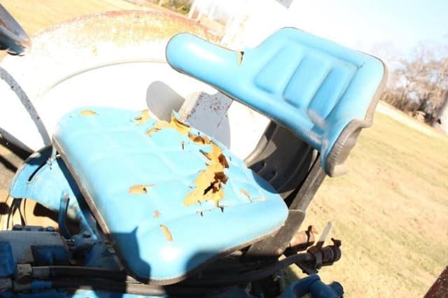 Image of Ford 4000 equipment image 1