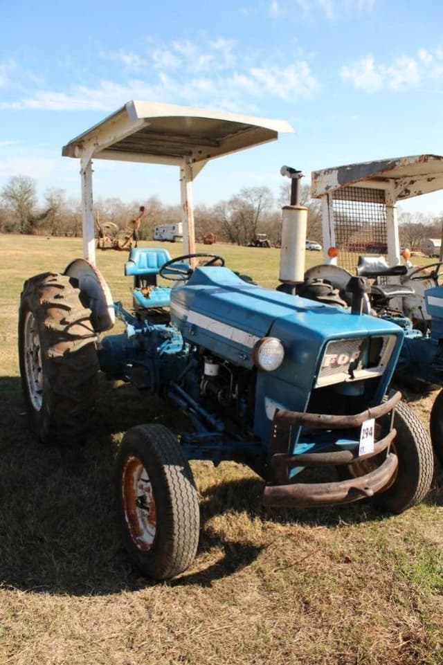 Image of Ford 4000 equipment image 4