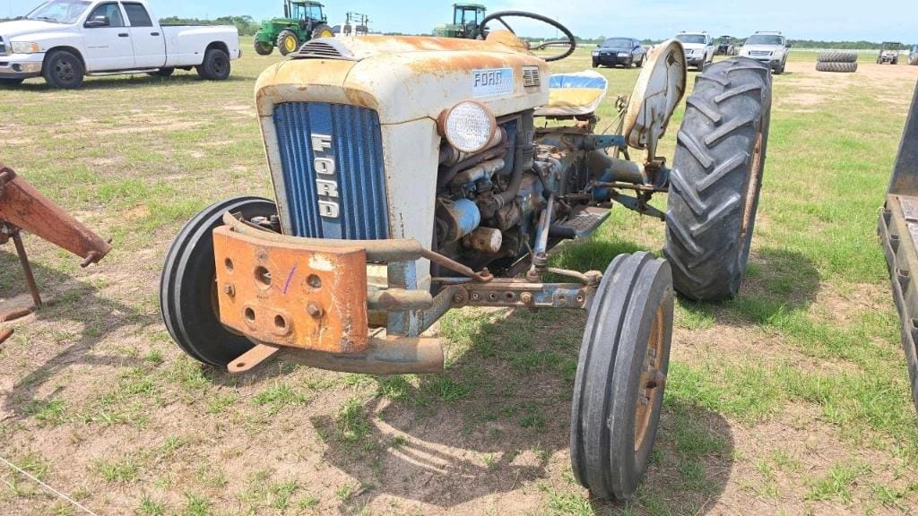 Ford 4000 Equipment Image0