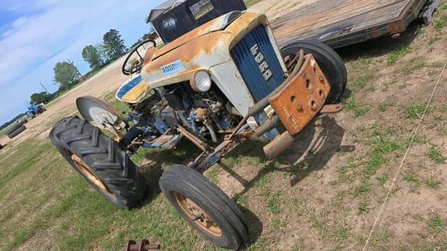 Image of Ford 4000 equipment image 1