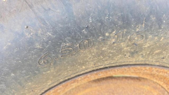 Image of Ford 4000 equipment image 4