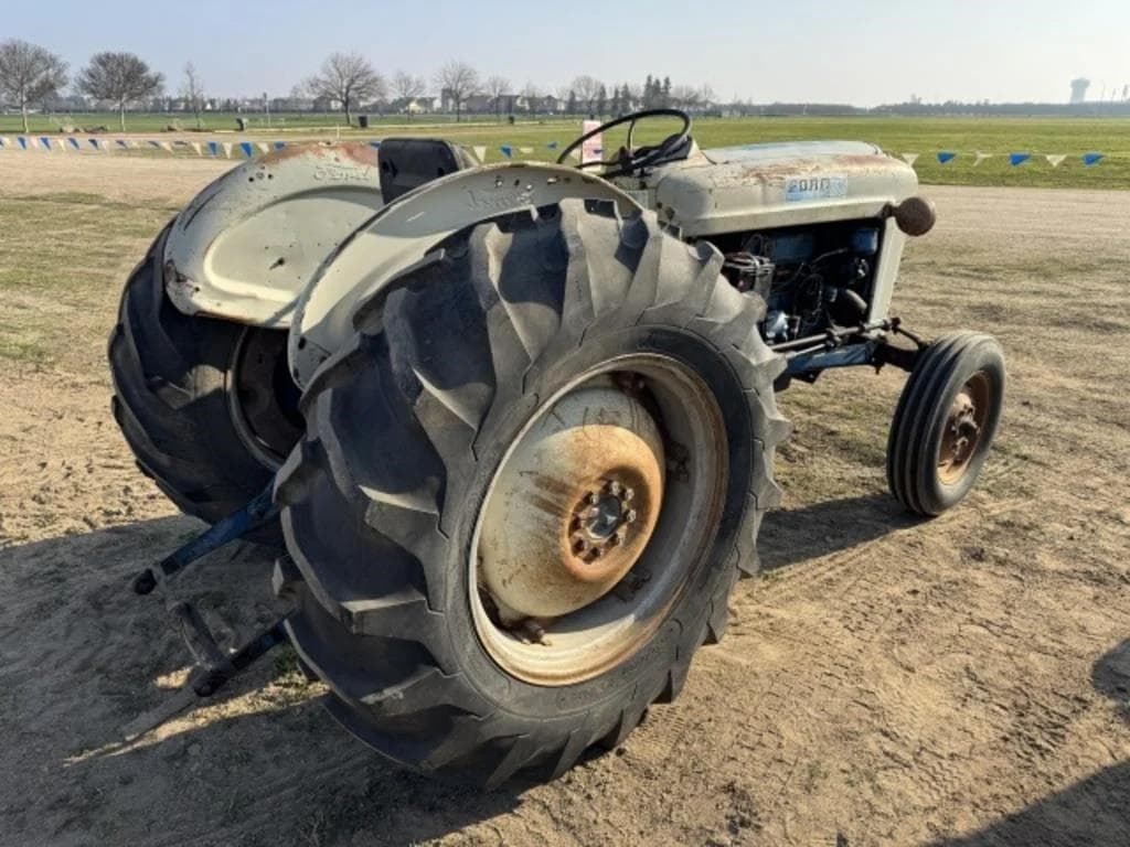 Image of Ford 4000 Image 1