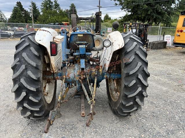 Image of Ford 4000 equipment image 3