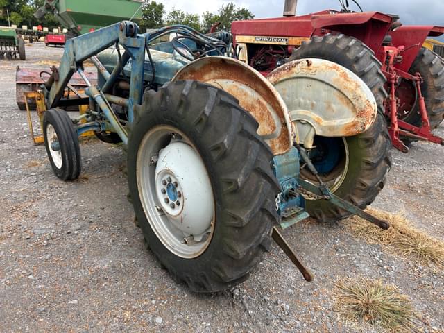 Image of Ford 4000 equipment image 4