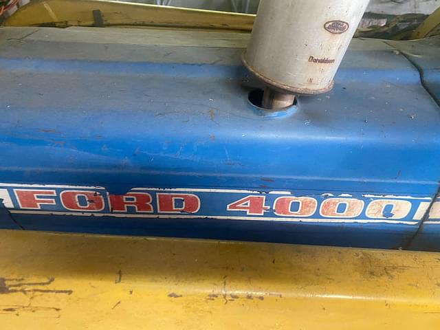 Image of Ford 4000 equipment image 3