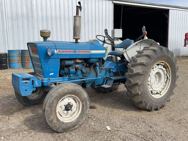 Image of Ford 4000 equipment image 1