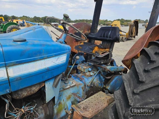 Image of Ford 4000 equipment image 2