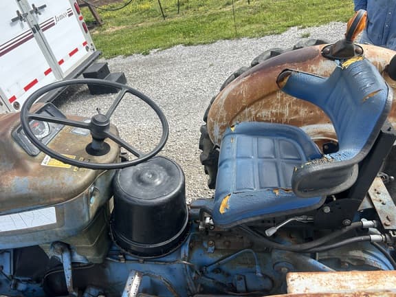 Image of Ford 4100 equipment image 4