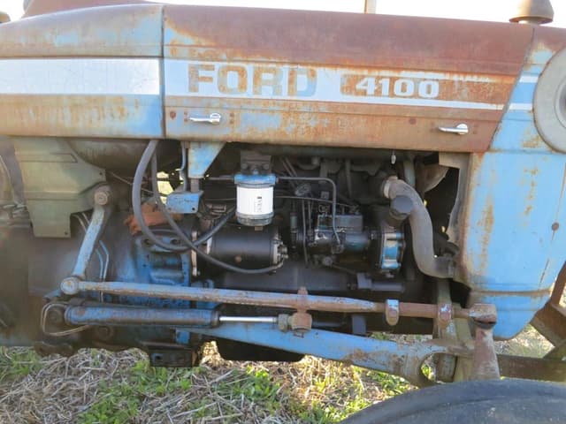 Image of Ford 4100 equipment image 4